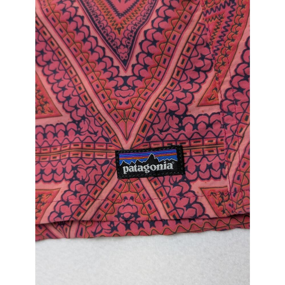 Patagonia Shorts with Geometric Triangles Size Medium - Picture 3 of 8